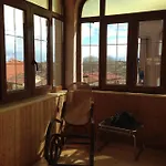 Boleta A 5 Minutos De León, Casa Con Jardín
