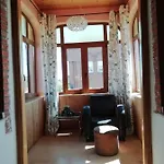 Boleta A 5 Minutos De León, Casa Con Jardín