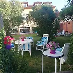 Boleta A 5 Minutos De León, Casa Con Jardín *