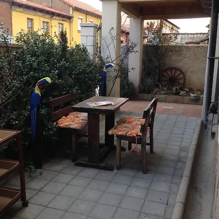 Boleta A 5 Minutos De Leon, Casa Con Jardin Feriehus