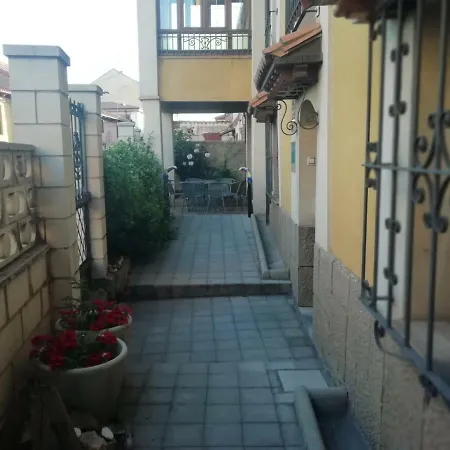 Boleta A 5 Minutos De Leon, Casa Con Jardin *