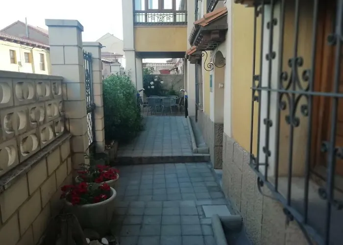 Boleta A 5 Minutos De Leon, Casa Con Jardin *